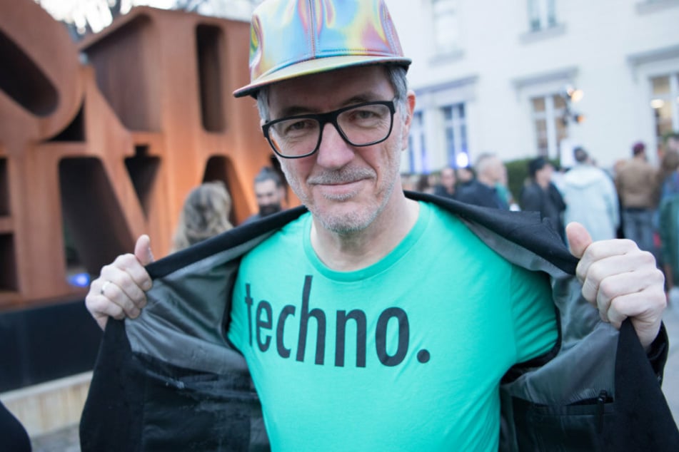 Der Berliner DJ Matthias Roeingh (60) alias "Dr Motte" kommt zur Premiere von "Flying Pictures" in den Hamburger Bahnhof.