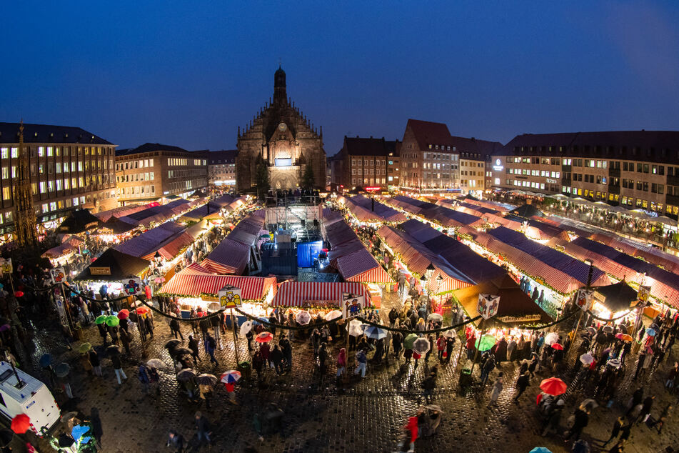 Der Nürnberger Christkindlesmarkt lockt jedes Jahr Millionen Menschen an.