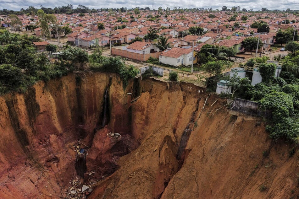 Bilder aus der Stadt zeigen das Ausmaß der Bedrohung.