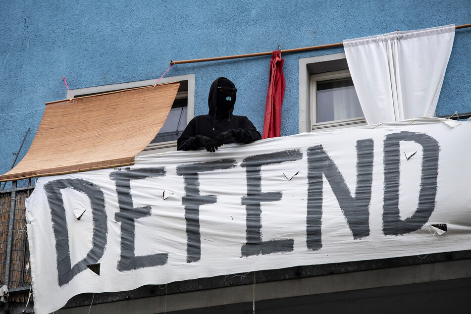 Dabei kam es zu Angriffen auf die Einsatzkräfte.
