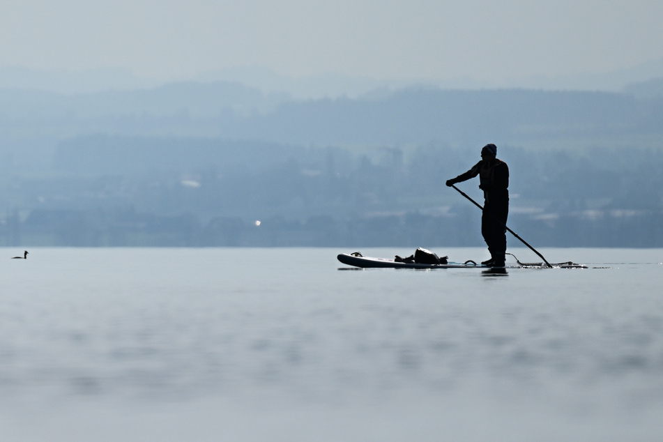 Nach einem Sturm auf dem Bodensee sucht die österreichische Polizei einen vermissten Paddler.