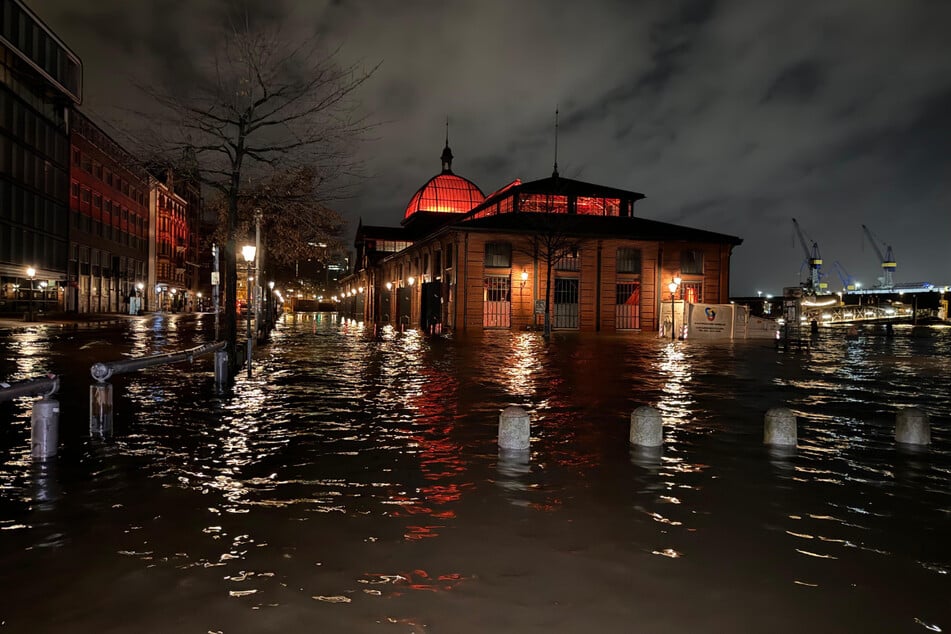 Sturmflut in Hamburg: Fischmarkt wieder unter Wasser