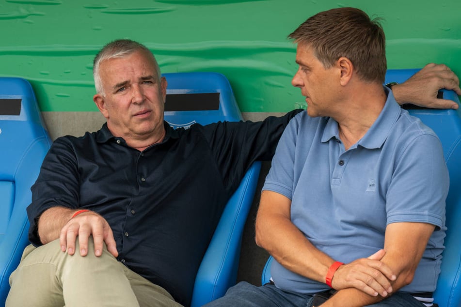 Dirk Zingler (61, l.) und Oliver Ruhnert (53) sind in einem Medienbericht wegen ihrer politischen Haltung kritisiert worden.