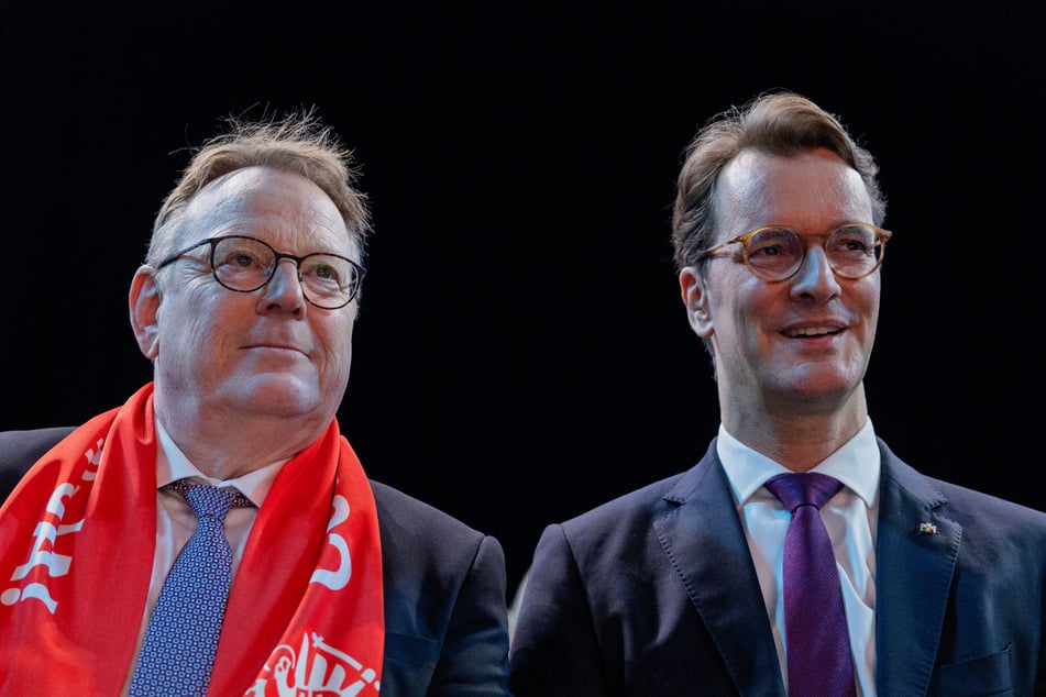 Kölns Oberbürgermeister Torsten Burmester (63, SPD, l.) kann bei der Olympia-Bewerbung unter anderem auf NRW-Ministerpräsident Hendrik Wüst (50, CDU) zählen.