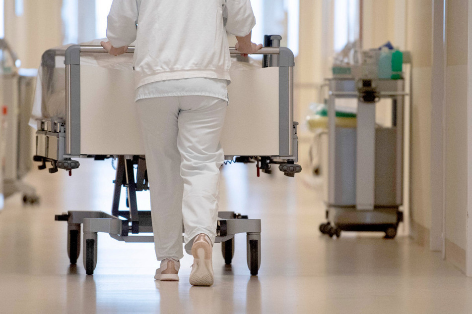 Wenn die Kliniken selbst zum Patient werden: Trotz Sparkurs wird die Finanzlage für Bayerns Einrichtungen immer kritischer.