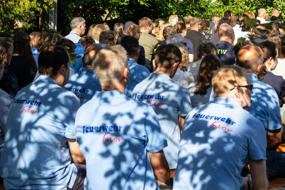 Zahlreiche Menschen gedachten am Sonntag bei einem Gottesdienst in Kröv der Opfer des Teil-Einsturzes.