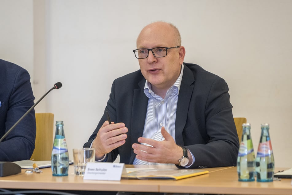 OB Sven Schulze (54, SPD) hat den Ratsfraktionen die Rathaus-Vorschläge für die "Bundesmilliarde" bereits vorgestellt.