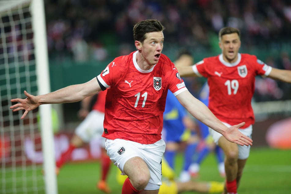 Österreichs Nationalstürmer Michael Gregoritsch (31, v.) kehrt nach Augsburg zurück.