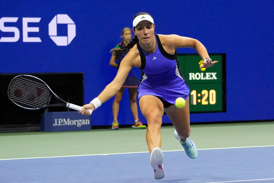 Jessica Pegula hits the ball during her US Open semi-final against Karolina Muchova.