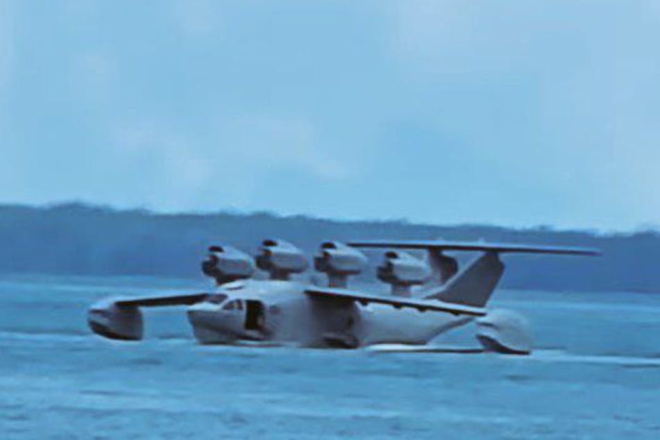 Das ist das "Bohei Seeungeheuer", ein chinesisches Ekranoplan.