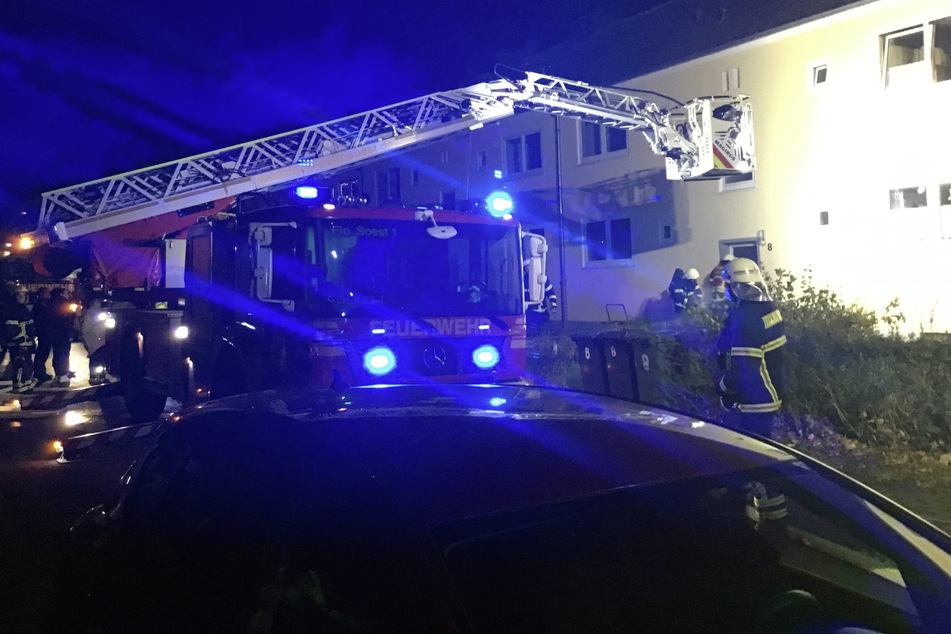 Selbst die Ankunft der Feuerwehrleute bemerkte der Mann, der offenbar ganz gefesselt von seiner Konsole war, nichts.