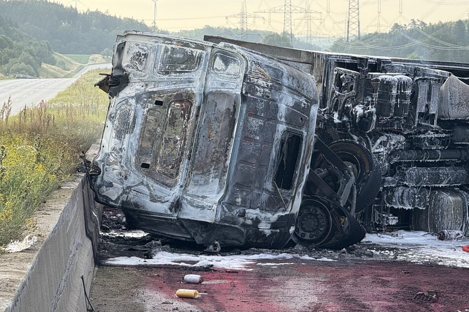 Ein Lastwagenfahrer ist bei einem Unfall auf A8 gestorben.