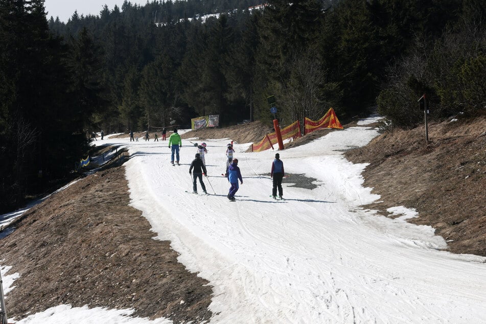 Am Wochenende zog es zahlreiche Skifahrer auf den Fichtelberg.