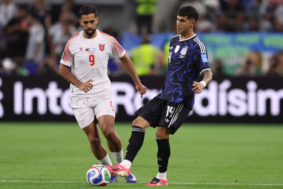 Exequiel Palacios (r.) will Bayer 04 wegen Gehaltseinbußen in diesem Sommer verlassen.