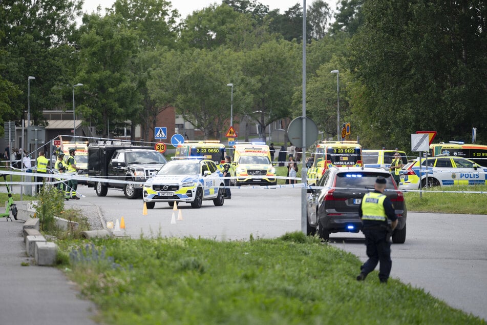 Die Polizei hat den Bereich um die Moschee abgesperrt.