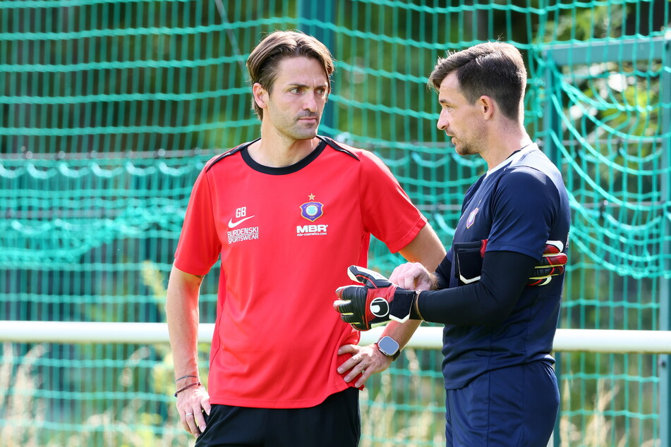 Martin Männel (r.) zusammen mit Torwarttrainer Georgios Berneanou (39).