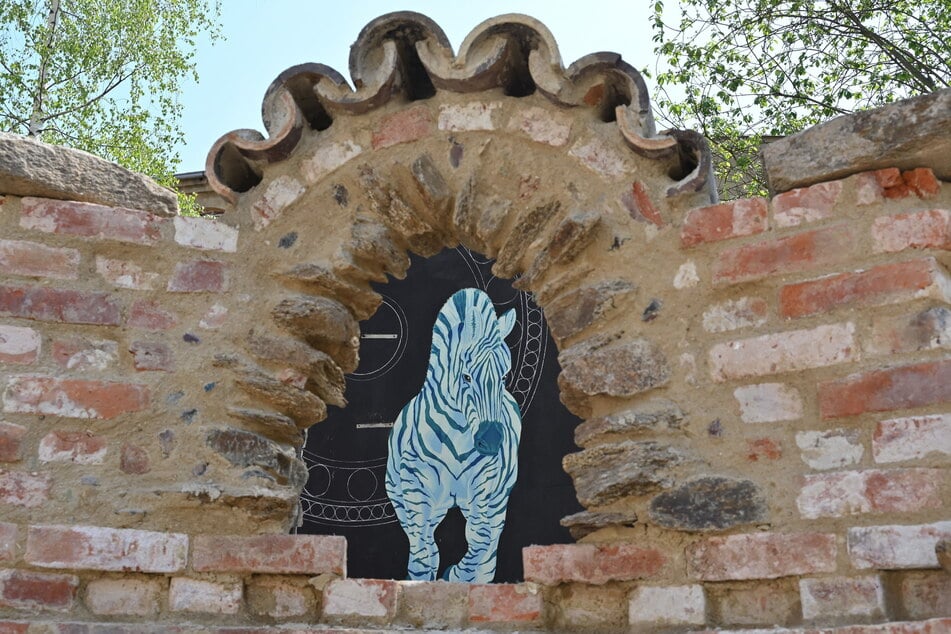 Ein Zebra kündet auf dem Gelände der benachbarten Spezialmaschinenfabrik noch vom Kunstfestival IBUG.