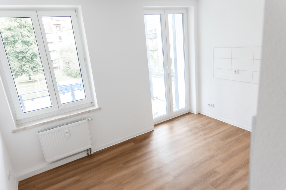 Küche mit Blick auf Balkon
