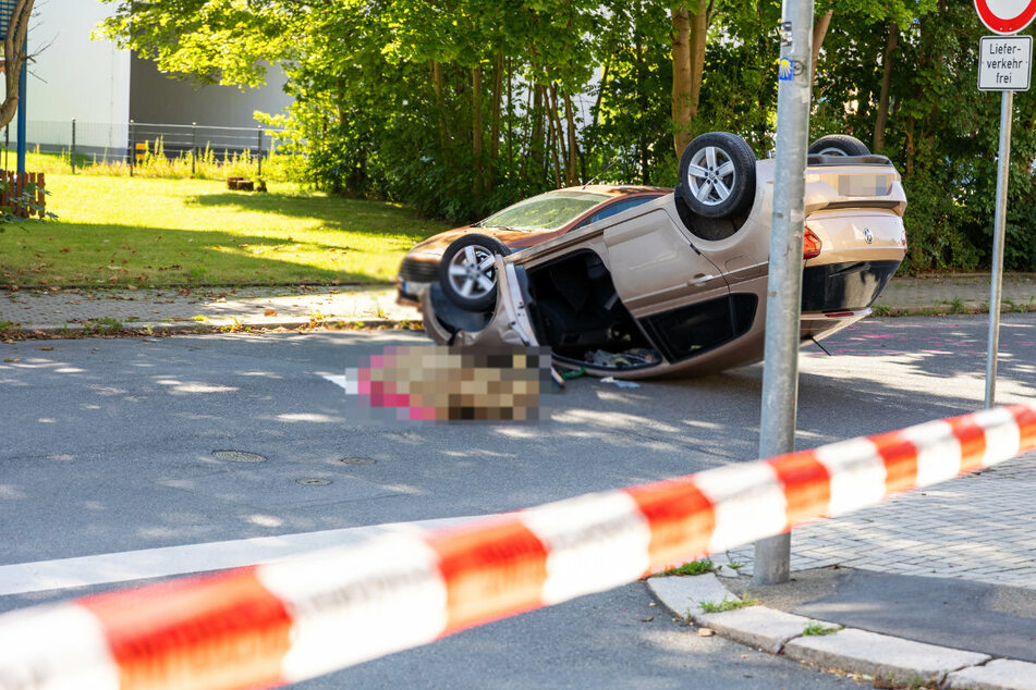 Tödlicher Unfall im Vogtland: VW überschlägt sich, Fahrer stirbt
