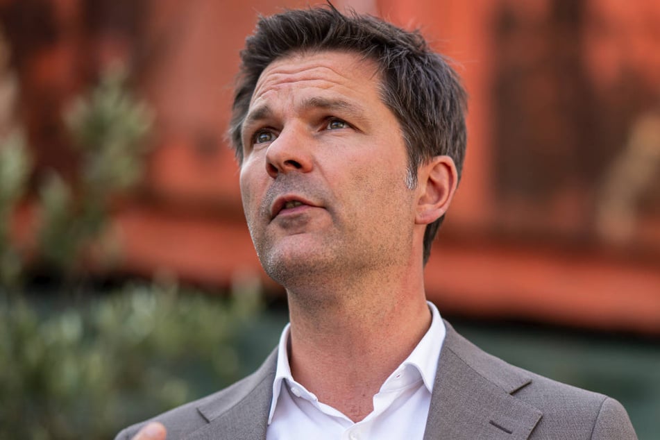 Steffen Krach (46, SPD) hat das CDU-Wahlplakat beim Kurznachrichtendienst X gekontert.