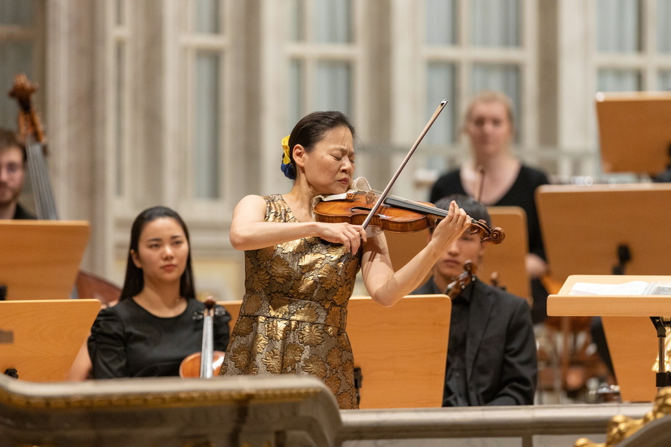 Violinistin Midori und das Moritzburg Festival Orchester vergangenes Jahr in der Frauenkirche.