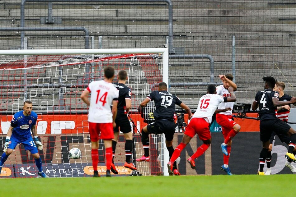 Gegen Düsseldorf gelangen Köln die Kopfballtore 13 und 14.