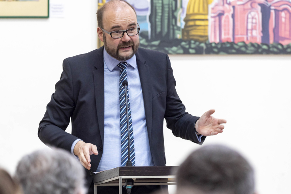 Kultusminister Christian Piwarz (46, CDU) eröffnete gestern in der Jüdischen Gemeinde zu Dresden die neue Beratungsstelle - die sich an einem anderen, geheimen Ort befindet.