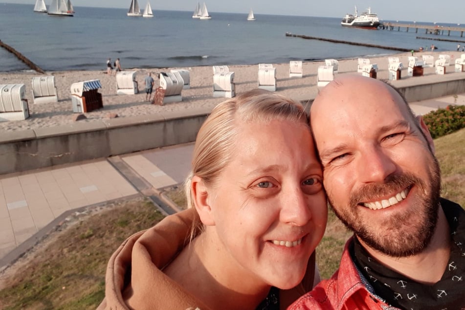 Sie wollen ihren Hochzeitstag noch einmal an der Ostsee verbringen: Caroline (35) und Martin (38) aus Bautzen.