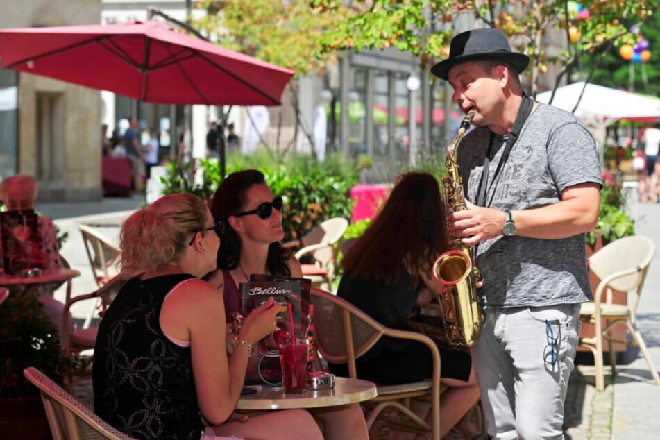 Leckeres Essen, kühle Drinks und schöne Musik - was will man mehr?