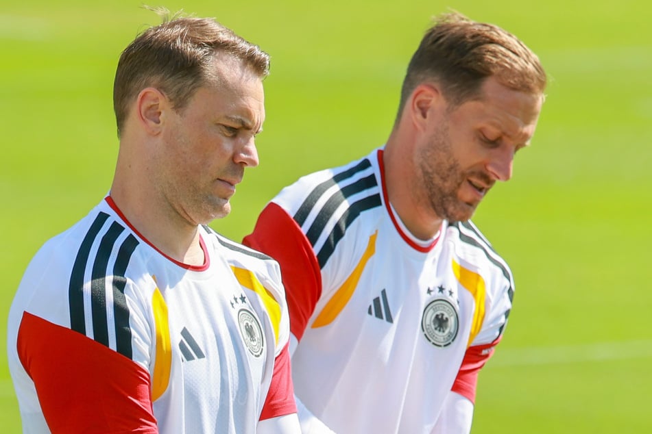 Die Entscheidung ist gefallen: Manuel Neuer (l., 40) wird beim ersten Gruppenspiel im Tor stehen.