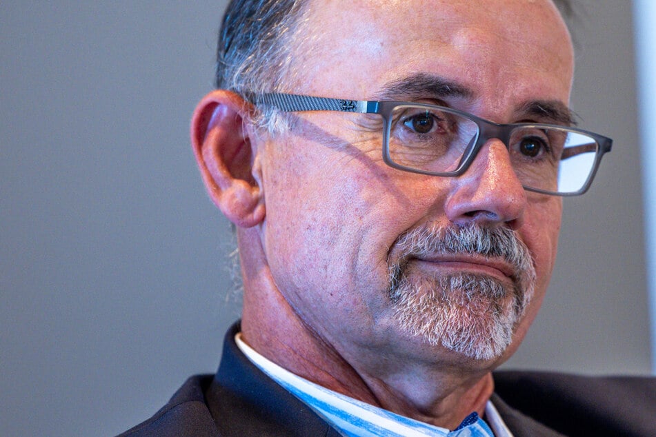 Drei Menschen wurden bei einem Unfall auf der A20 verletzt – unter ihnen ist Mecklenburg-Vorpommerns Wirtschaftsminister Wolfgang Blank (67, parteilos).