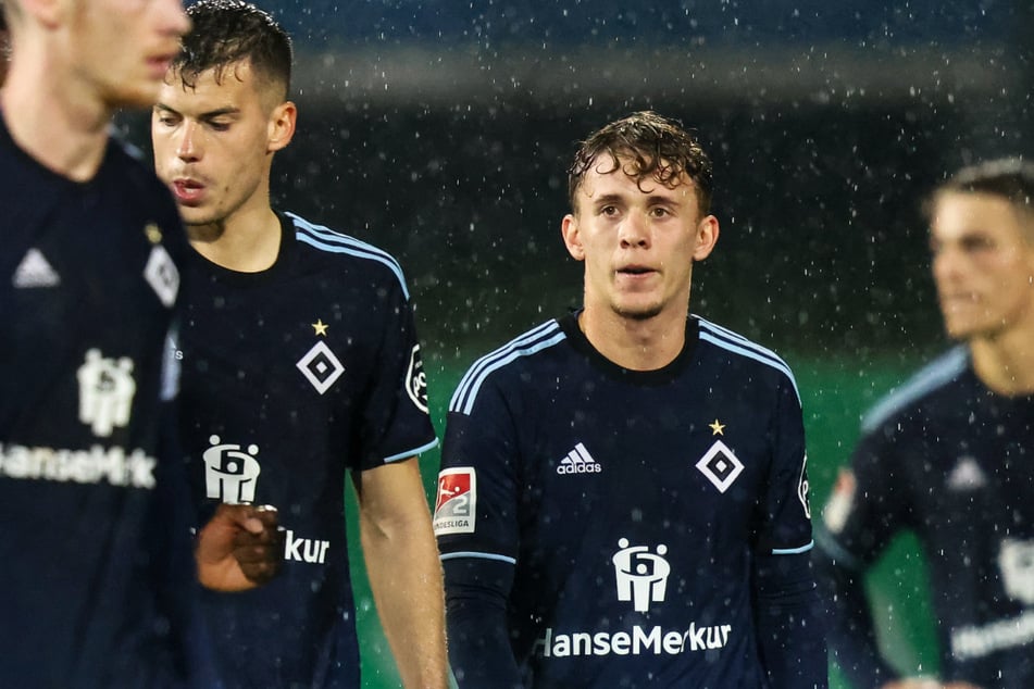 Nicht nur aufgrund des Regens in Fürth verließen die Spieler des Hamburger SV den Sportpark Ronhof wie begossene Pudel.