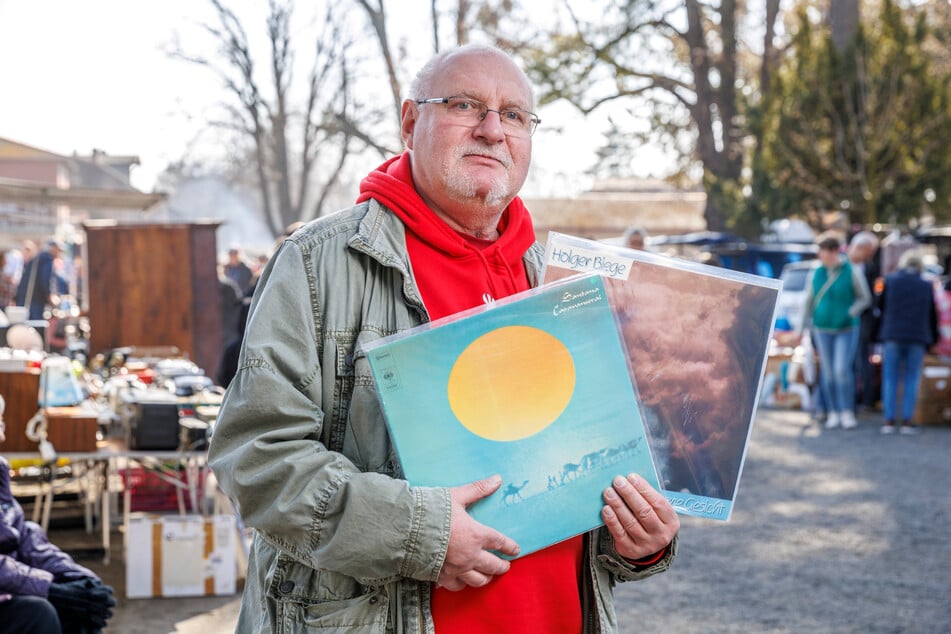 Rentner Lutz Noll (66) wurde bei den Schallplatten fündig.