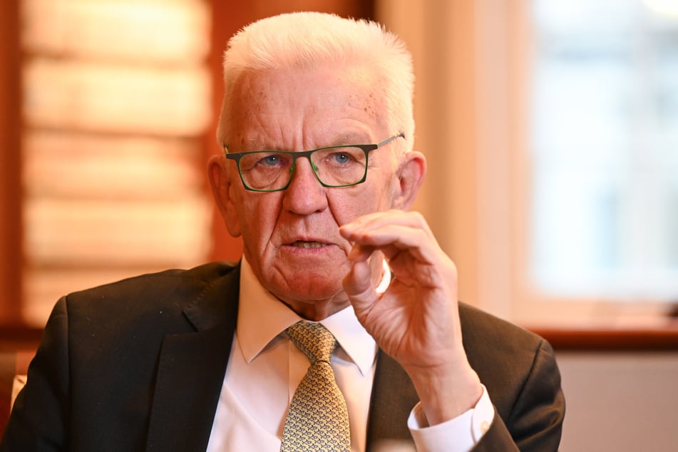 Baden-Württembergs Ministerpräsident Winfried Kretschmann (75, Grüne) macht sich Gedanken um die Schüler im Ländle.