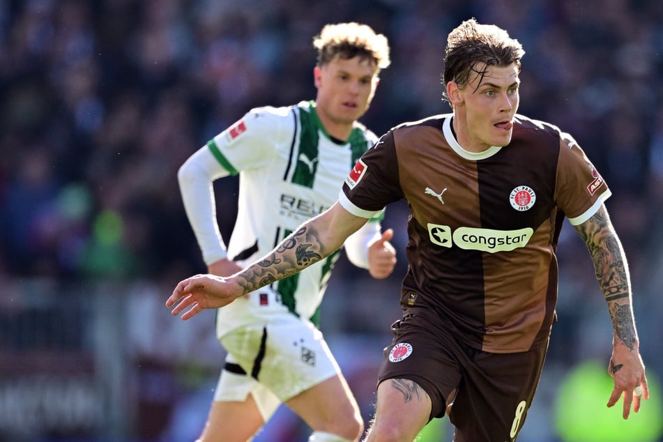 Der FC St. Pauli um Eric Smith (28, r) will gegen Borussia Mönchengladbach endlich wieder einen Ligasieg feiern.
