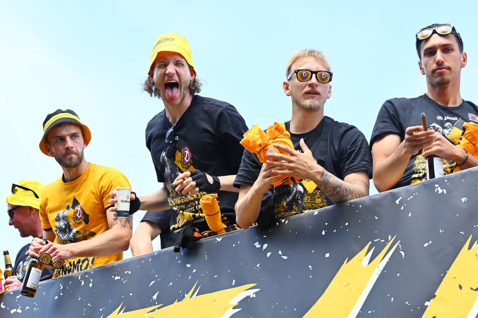 Dynamos-Aufstiegshelden Lars Bünning (27, v.l.), Vinko Sapina (30), Sascha Risch (25) und Claudio Kammerknecht (26). Risch stand in Hannover im Kader. Das andere Trio ist derzeit außen vor.