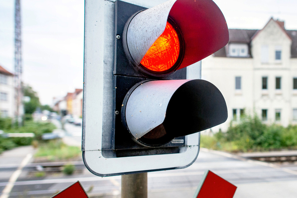 Seniorin an Bahnübergang in Thüringen von Zug erfasst und tödlich verletzt