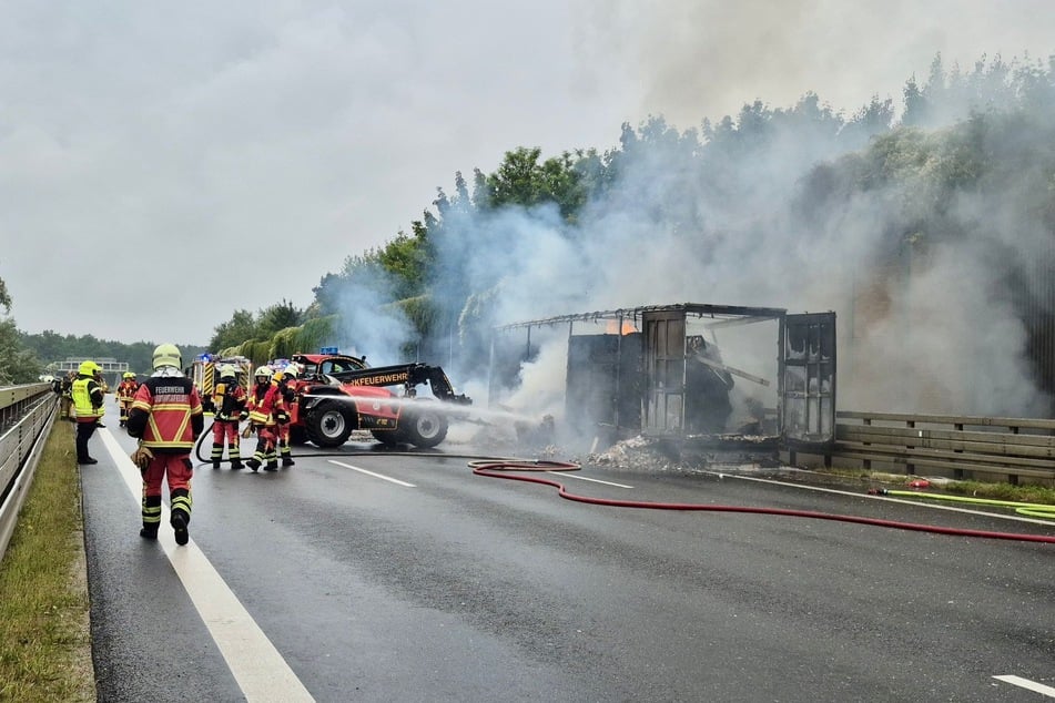 Bereits am Donnerstagnachmittag geriet der Lastwagen zwischen den Anschlussstellen Ludwigsfelde-Ost und -West in Brand.
