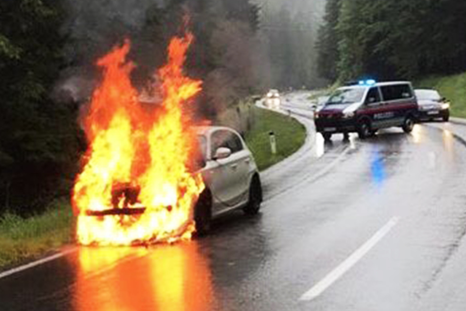 Das E-Auto brannte lichterloh.