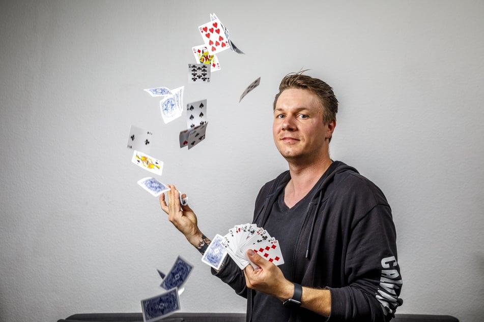 Mentalist und Magier Thomas Majka (34) muss sich bei der SAT.1-Show ganz ohne Tricks und Zauberei durchsetzen.
