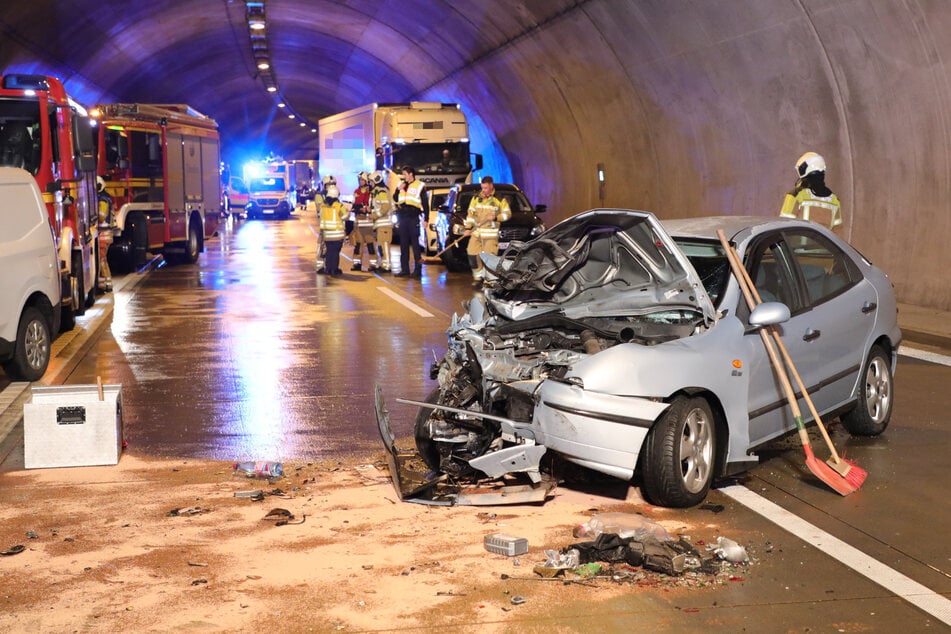 Unfall A17: Lkw und Autos auf A17 in Dresden zusammengekracht: Drei Verletzte