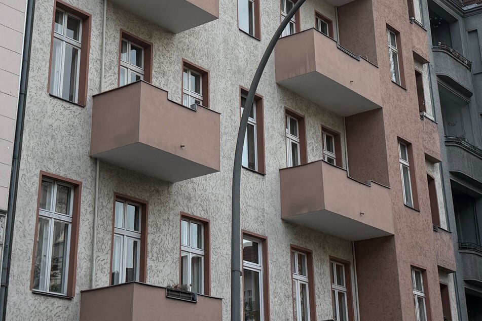 Die Einsatzkräfte sicherten auch Material, das zum Bau von Sprengvorrichtungen geeignet ist.