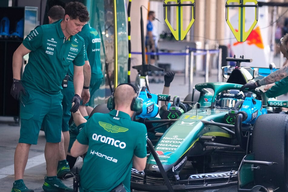 Spiegel fallen ab, Gesundheit der Fahrer ist gefährdet! Formel-1-Team droht peinliches Debakel