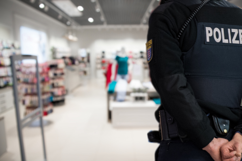 Die Polizei holte anschließend die minderjährigen Mädchen ab und verständigte nach Aufnahme der Anzeige deren Mutter. (Symbolbild)