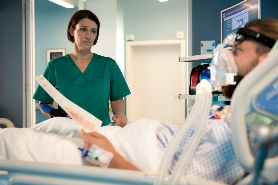 Zu diesem Zeitpunkt wusste Dr. Maria Weber (Annett Renneberg, 48) noch nicht, dass sie ihr Herz Jakob Heilmann (Karsten Kühn, 37) spenden wird. (Archivfoto)