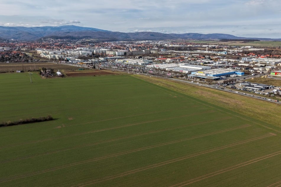 Auf einem freien Gelände an der Halberstädter Straße in Wernigerode soll das neue Karls Erlebnis-Dorf entstehen.
