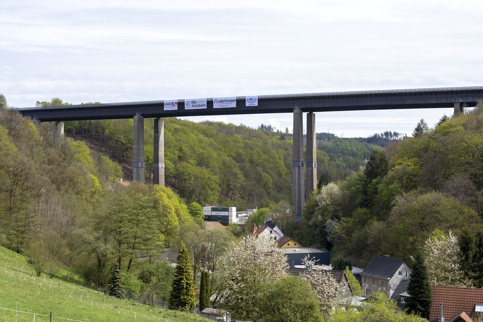 Die marode A45-Brücke Rahmede musste gesperrt und gesprengt werden.