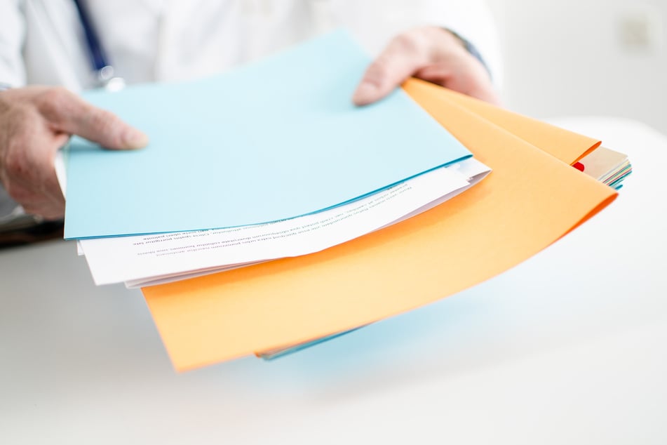 Viele veraltete Gutachten und ärztliche Einträge sollen den Forschern helfen.