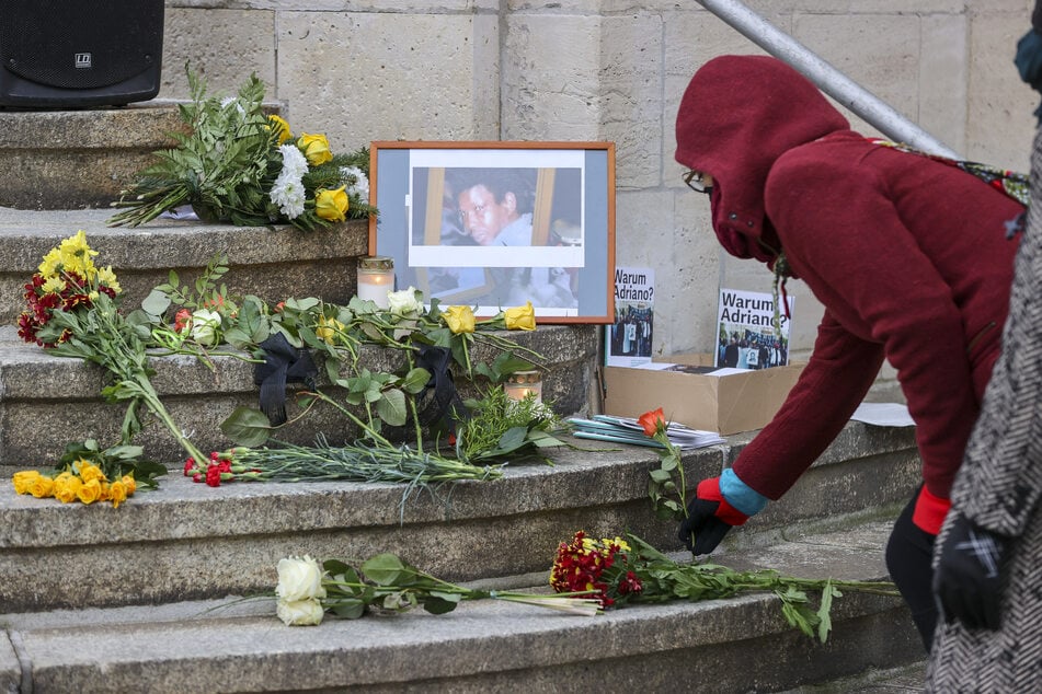 18. Todestag von Oury Jalloh: Gedenken in Dessau, Demo vor Polizeiwache