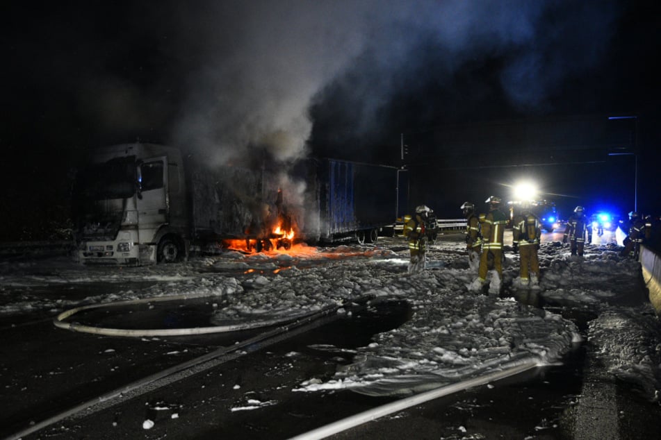 Lkw brennt lichterloh: A6 gesperrt
